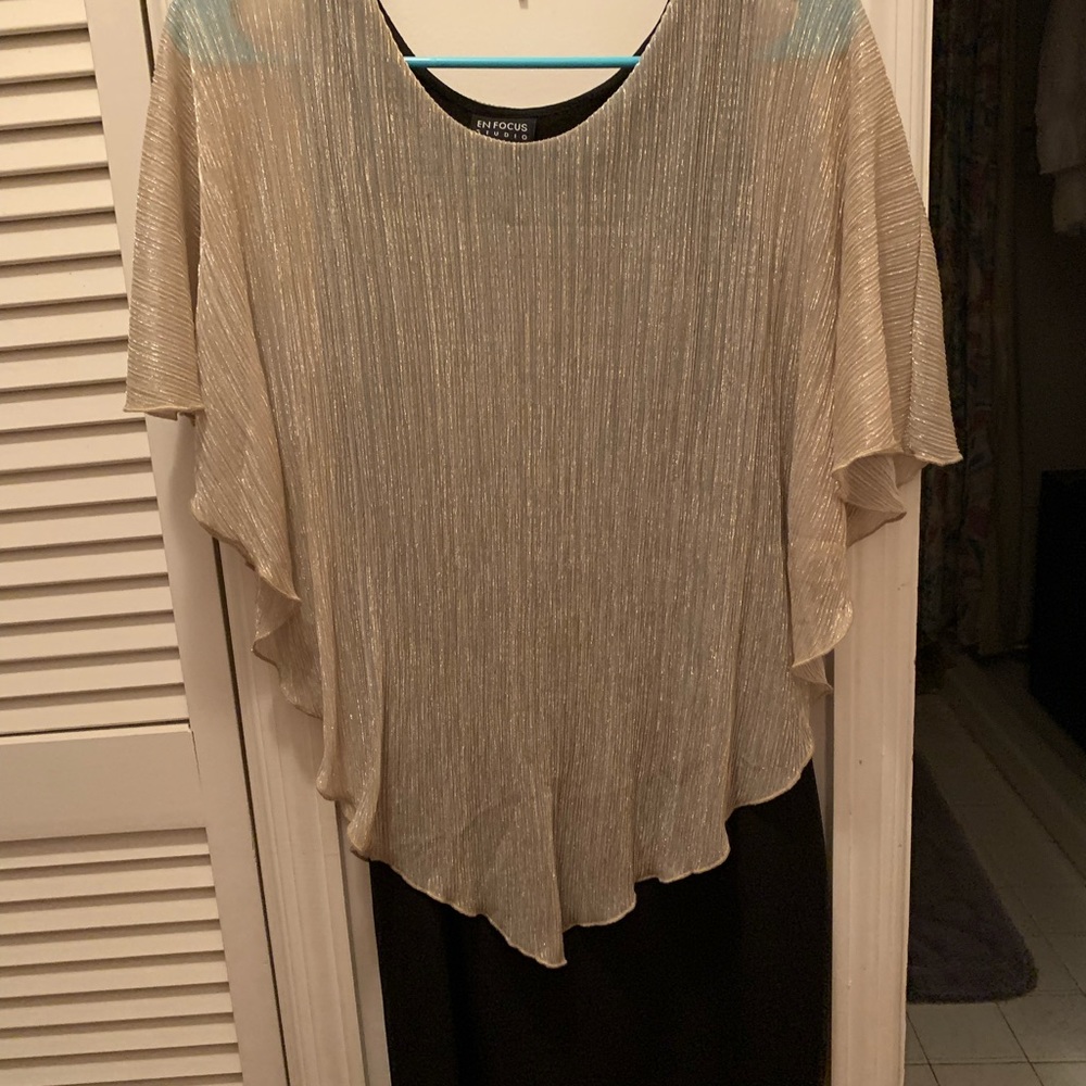 Size 8 gorgeous and comfy gold & black dress perfect for parties or date nights